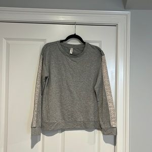 Girl’s Long-sleeve blouse with fringe on sleeve